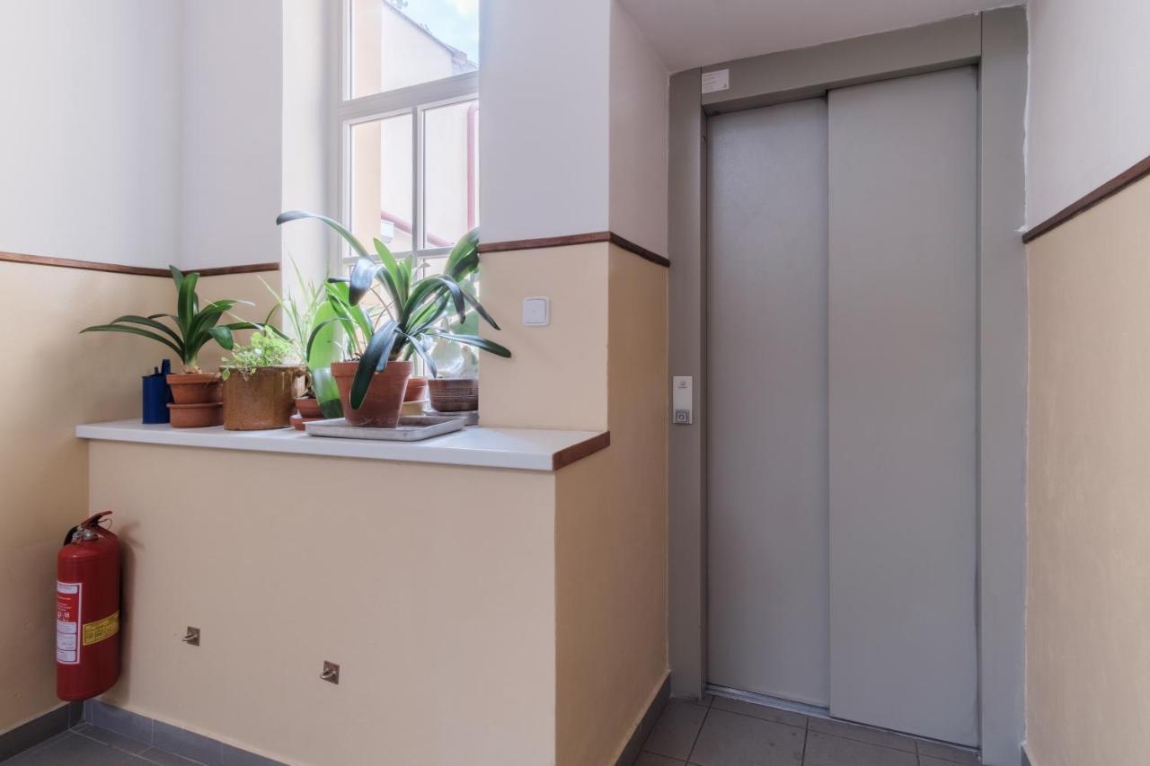 Attic Maisonette In Stresovice By Days Apartmán